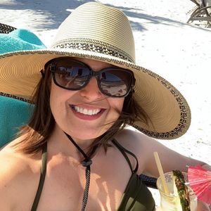 Meet your Posher, Leigh